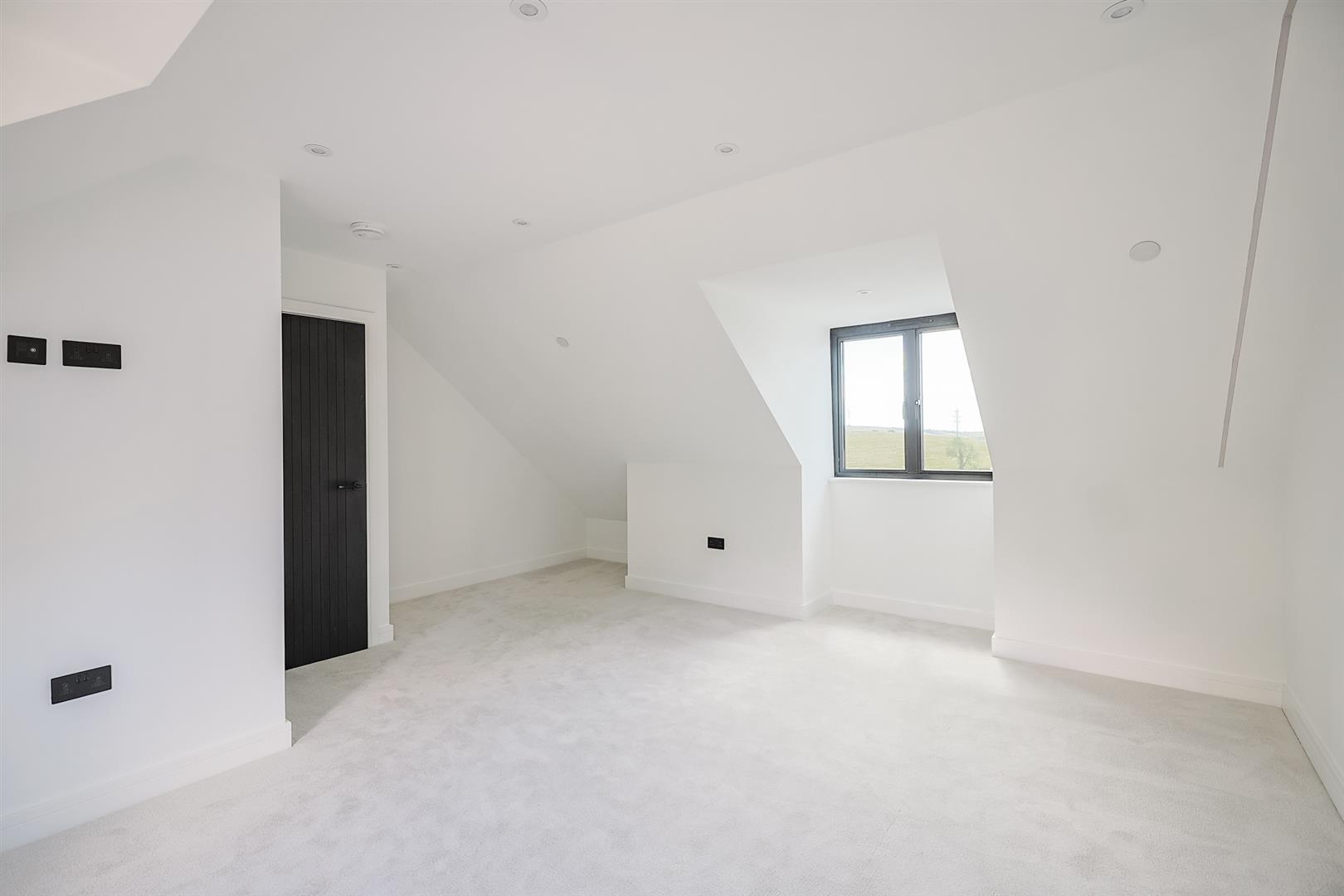 Heddfan, Croesyceiliog, Carmarthen, SA32 8DS